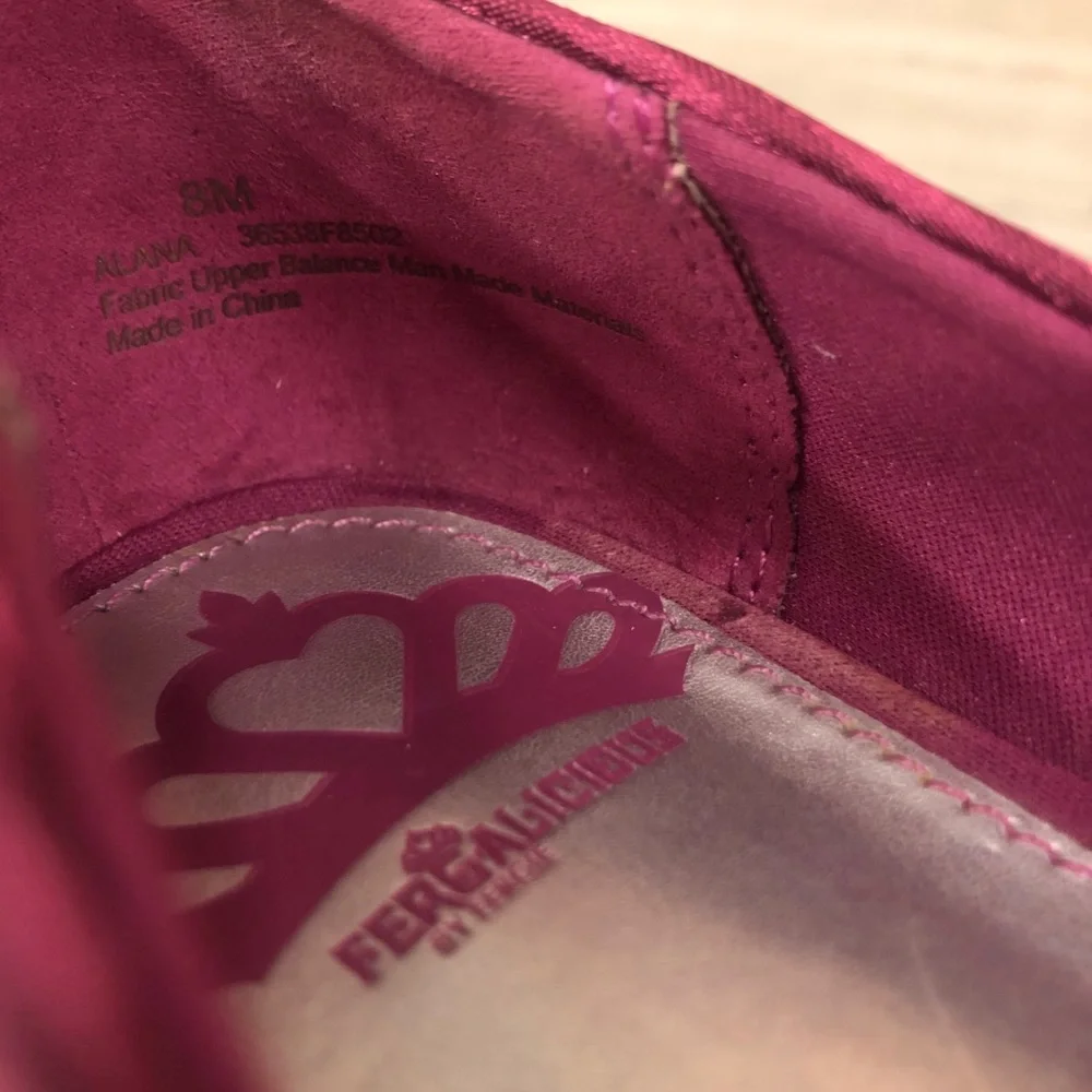 Unique Pink Flats w/ Cute Bow - Picture 5 of 5